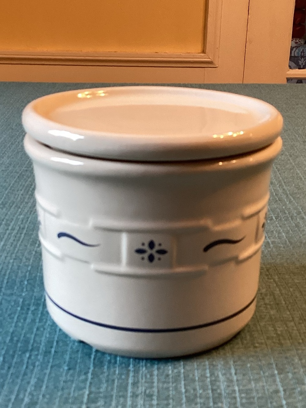 Longaberger Pottery Woven Traditions Classic Blue 1 Pint Salt Crock.